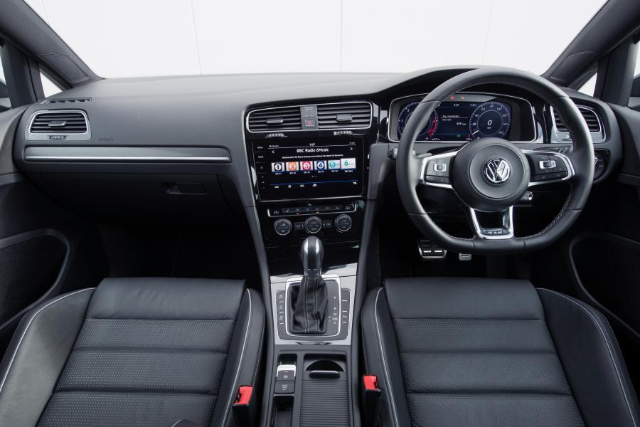 Торпедо Volkswagen Golf GTD 5-Door 2017 года  (UK) (фото 20 из 30)